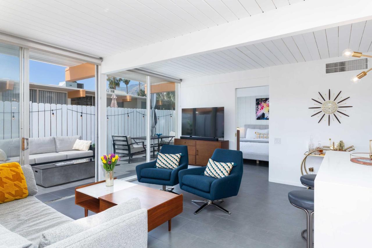 Mid-Century Palm Springs Bungalow With Patio! Bagian luar foto