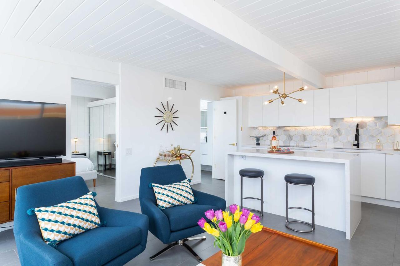 Mid-Century Palm Springs Bungalow With Patio! Bagian luar foto