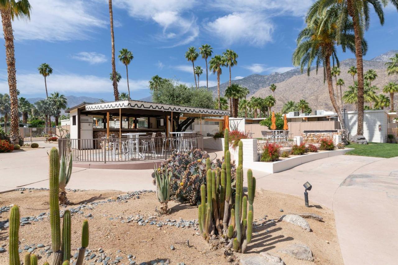 Mid-Century Palm Springs Bungalow With Patio! Bagian luar foto