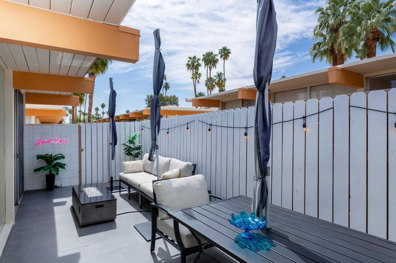 Mid-Century Palm Springs Bungalow With Patio! Bagian luar foto